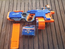 Nerf Elite hyperfire avec viseur chargeur sup 18 et 30 fléchettes 