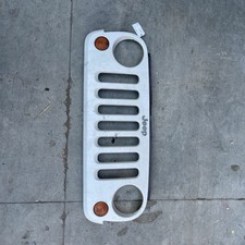 Occasion : Calandre blanche avec 2 clignotants pour Jeep Wrangler JK (2007-2018)