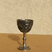 ancien coquetier en argent massif ou métal argenté décor finement  ciselé