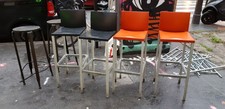 Quatre chaises vintage pour le salon ou la cuisine ou le bar. 2 Couleurs