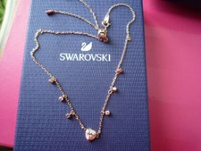 MAGNIFIQUE COLLIER  "SWAROVSKI PARIS" DORE/COEUR CRISTAUX BLANC/ROSE/NEUF/ECRIN