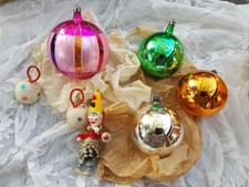 Lot de 6 Anciennes Boules de Noel et 1 Petit Pantin