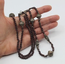 Ancien Collier de Perles de Pierre Rouge Foncé et éléments Métal Argenté L.93 cm