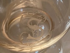 Carafe en cristal XIXe Napoléon III décor gravé médaillon chiffré au S 