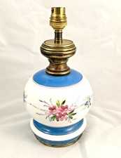 LAMPE CERAMIQUE (PORCELAINE DE PARIS?) - ANCIENNE LAMPE A PETROLE