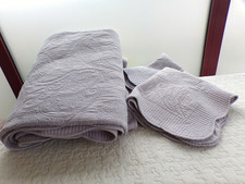 Couvre-lit gris matelassé en boutis 100% coton-2 taies d'oreiller-Couleur Sud-2p