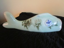 Décoration : ancien vase porte fleurs mural en céladon