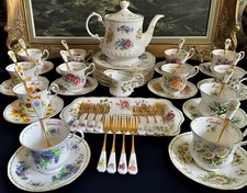 Services porcelaines café/thé flowers of the month Queen's England+dessert