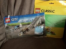 Lego Set City « La Course Poursuite Police VS Voleur » Et Plaque Verte.