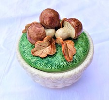 BONBONNIERE ou POT COUVERT ETC...  avec son couvercle aux champignons