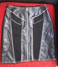 JUPE COURTE DROITE NOIRE. TAILLE 2. MARQUE : FARMAT DAY. Vintage