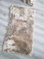 Tapis gris soyeux  1.17m x 62 cm