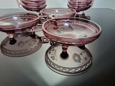 9 coupelles à dessert en verre ciselé anciennes avec anses sur 3 pieds 