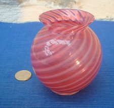 V54 Joli Petit Vase Boule Verre Bicolore Rose Blanc Torsadé 9cm env Murano