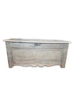 COFFRE ANCIEN EN BOIS MASSIF