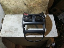 GRILLE AERATION CENTRALE ENTOURAGE AUTO RADIO CONSOLE PEUGEOT 206 REF : 96430072