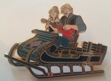 Pin's Disney FROZEN / LA REINE DES NEIGES -  ANNA ET KRISTOFF TRAINEAU EL 700