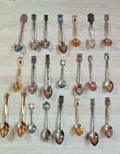 Lot de 20 petites cuillères souvenir de collection divers villes 