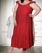 *** MAXI robe rouge à POIS blanc    54  OU 56 NEUVE ***