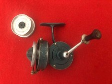 ANCIEN MOULINET LUXOR A PEZON ET MICHEL + BOBINE