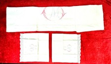 ENSEMBLE DE LITERIE EN LIN. ANAGRAMME TRICOLORE BRODÉ À LA MAIN. LA FRANCE. XIXE