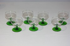 Rare 7 Verres à schnaps d Alsace pieds fins verts hauteur 7 cm environ