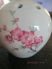  pique fleurs en porcelaine blanche :  3 branches fleuries Pillivuyt