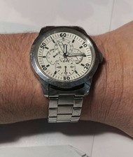 Montre bracelet acier sport Homme Guess avec calendrier fond blanc