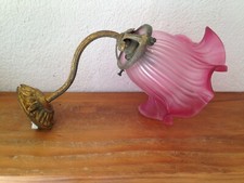 APPLIQUE LUMINAIRE ANCIEN BRONZE DORE ET TULIPE VERRE ROSE LAMPE DECO 19°s
