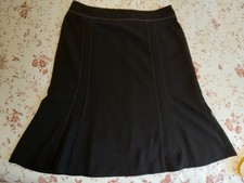 Jupe de couleur noir taille 44