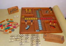TRES BON ETAT. ANCIENS JEUX DE BISTROT.PETITS CHEVAUX/DOMINOS/PORTE CARTE/JETONS