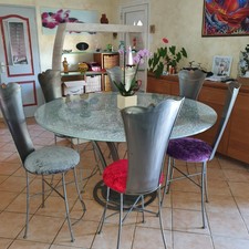 Table ronde salle a manger 160 de diamètre et ses 6 chaises de couleur