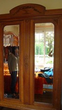 Armoire ancienne en bois massif avec miroirs 