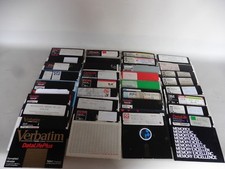 LOT DE 33 DISQUETTES DIVERS ENREGISTRÉES / INFORMATIQUE/ VINTAGE ( lot 27)