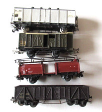 MARKLIN LOT DE 4 VAGONS DE MARCHANDISES