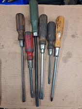 Outils Anciens outillages. Lot de 6 anciens Tournevis manches bois .