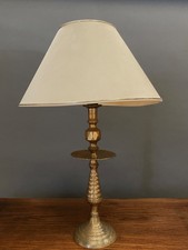 LAMPE EN BRONZE DANS LE GOUT DE LA HAUTE EPOQUE XXE AVEC ABAT JOUR L1922