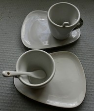 2 tasses "café gourmand" blanches, liseré argenté, soucoupes & petites cuillères