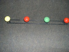 Porte manteau patère avec 4 boules en bois colorées vintage année 1950 