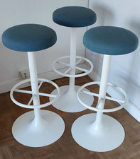 Lot de trois fauteuils de bar dans le goût de Knoll