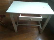 Ancien petit bureau/Ancienne petite table d'appoint ou table pour enfant