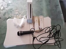 NINTENDO Ensemble WII FITPLUS : Console, Balance Board , Jeux, Micro offert