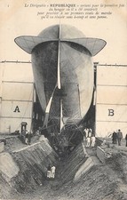 CPA AVIATION LE DIRIGEABLE REPUBLIQUE SORTANT POUR LA PREMIERE FOIS DU HANGAR 