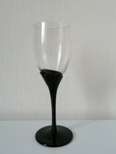 4 Flûtes à Champagne VINTAGE pied en OPALINE, NOIR,  OLD FRENCH GLASS