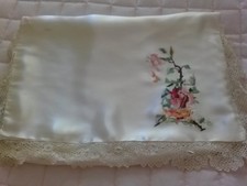 HOUSSE SATIN BEIGE BRODE MAIN 