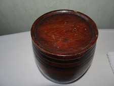 petit tonneau bois illustré