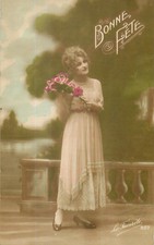 CP BONNE FETE JEUNE FEMME CHAUSSURES TALON POSANT AVEC ROSES - LA FAVORITE