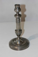 Bougeoir en Métal Argenté Décor ciselé de croisillons hauteur 25.5 cm