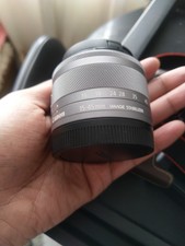 Canon EOS M100 + objectif zoom EF-M  15-45mm f/3.5-6.3 IS STM Excellent état 