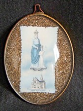 Ancien cadre Religieux Sainte Anne d'Auray avec verre bombé métal doré vintage